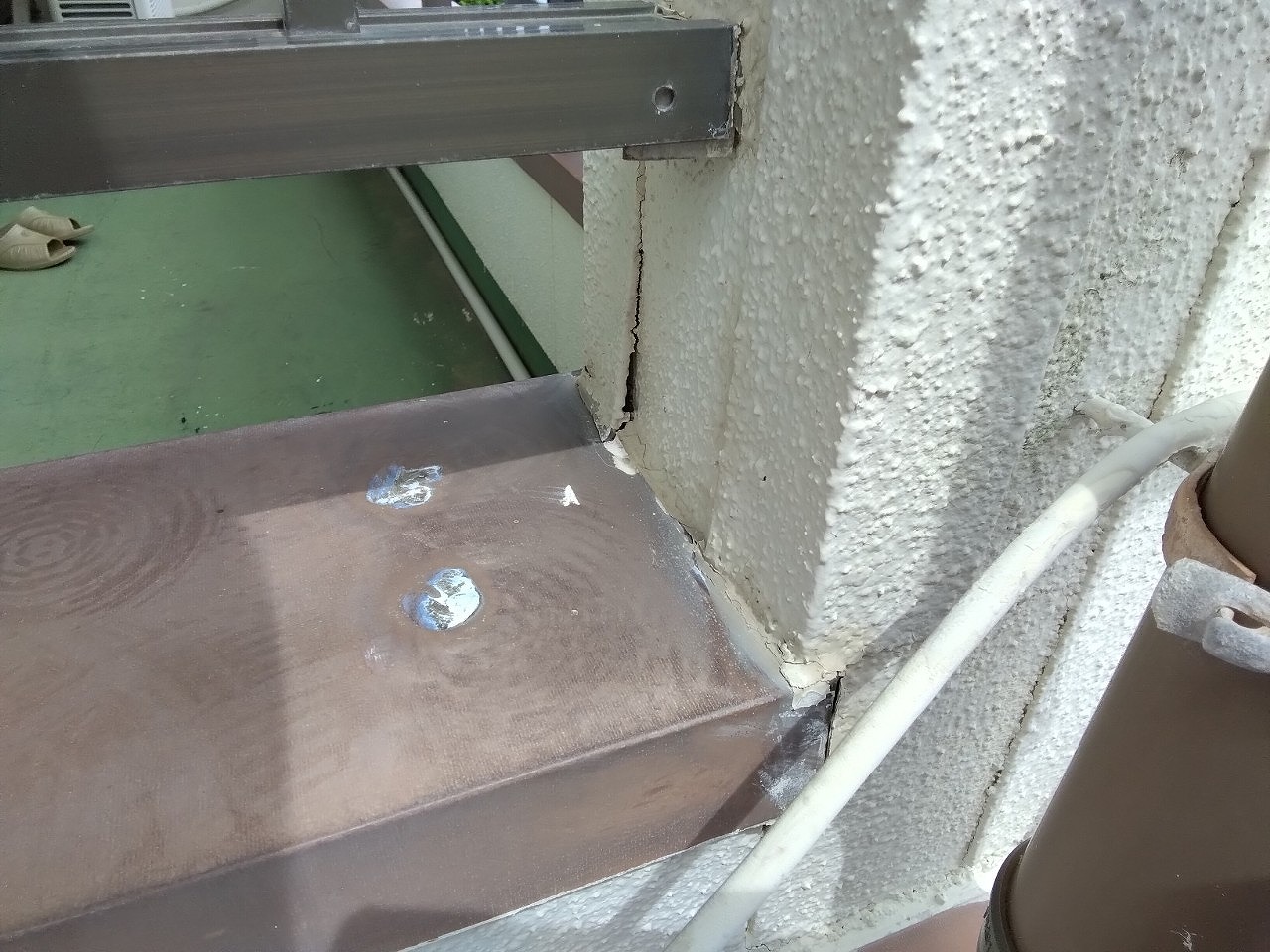 ベランダ　笠木板金　劣化